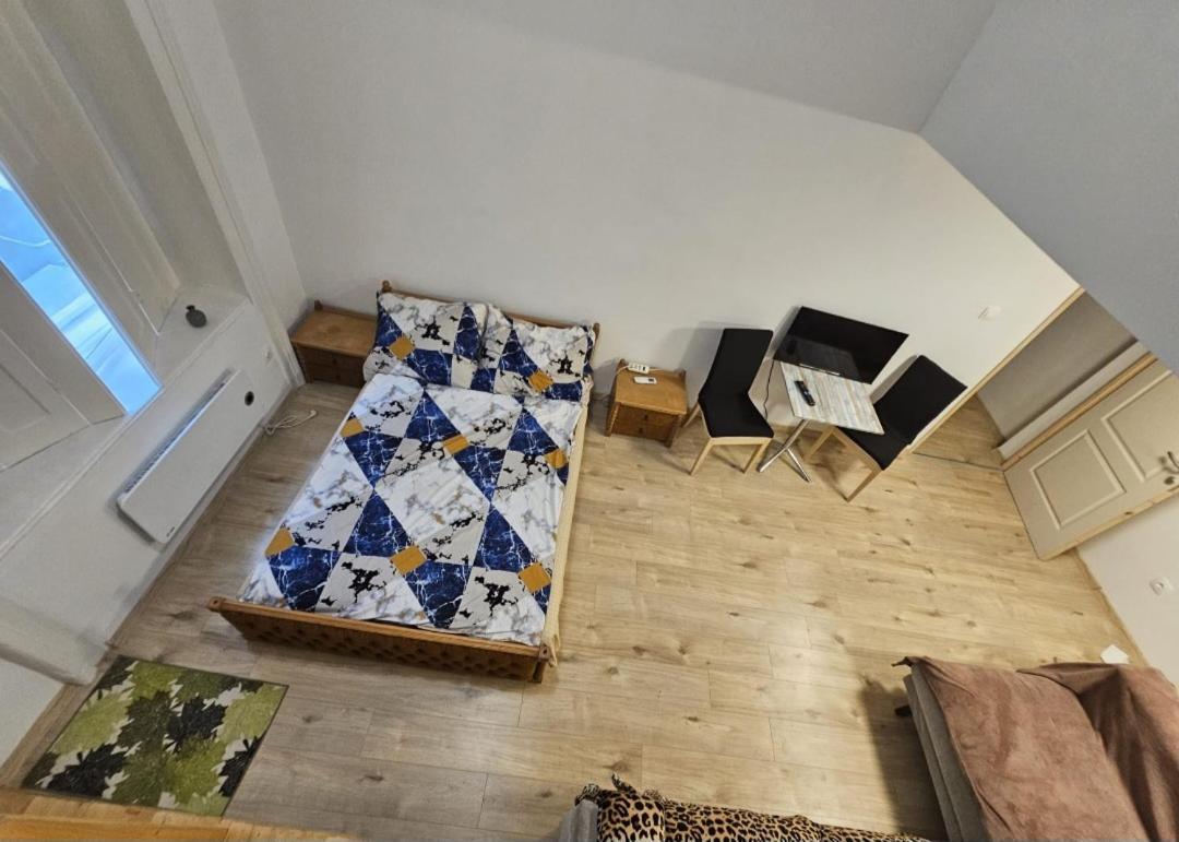 7Dab Rotten 4B2 Contactless Self Check-In Budapest Ngoại thất bức ảnh