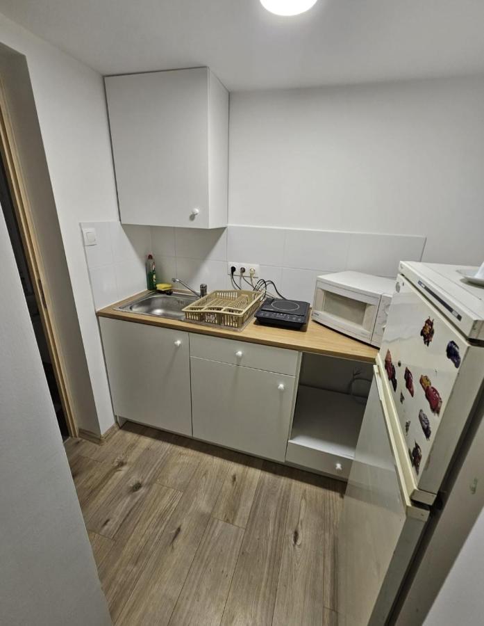7Dab Rotten 4B2 Contactless Self Check-In Budapest Ngoại thất bức ảnh